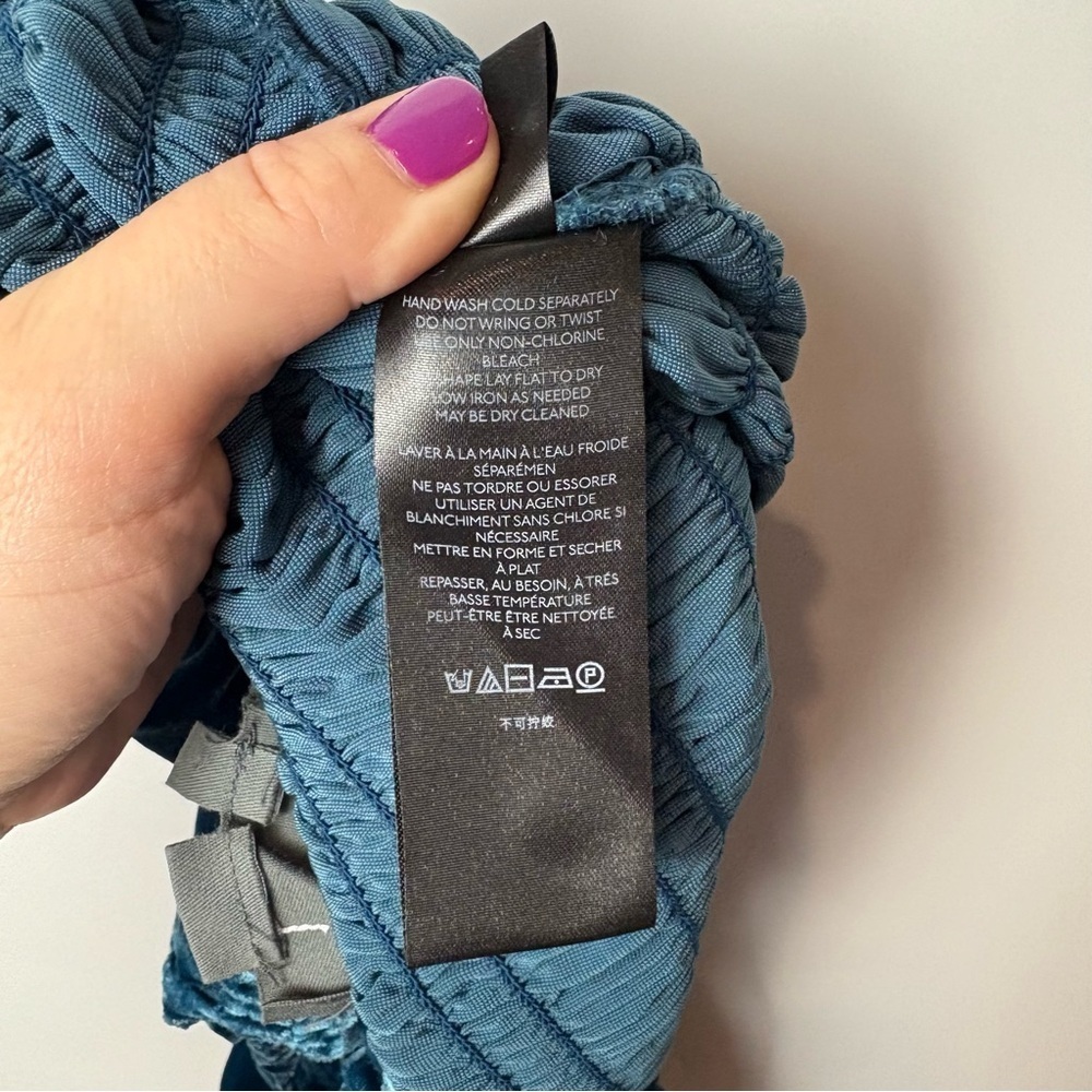 By Anthropologie Blue Velvet Smocked Puff Sleeve Crop Top - Picture 5 of 6